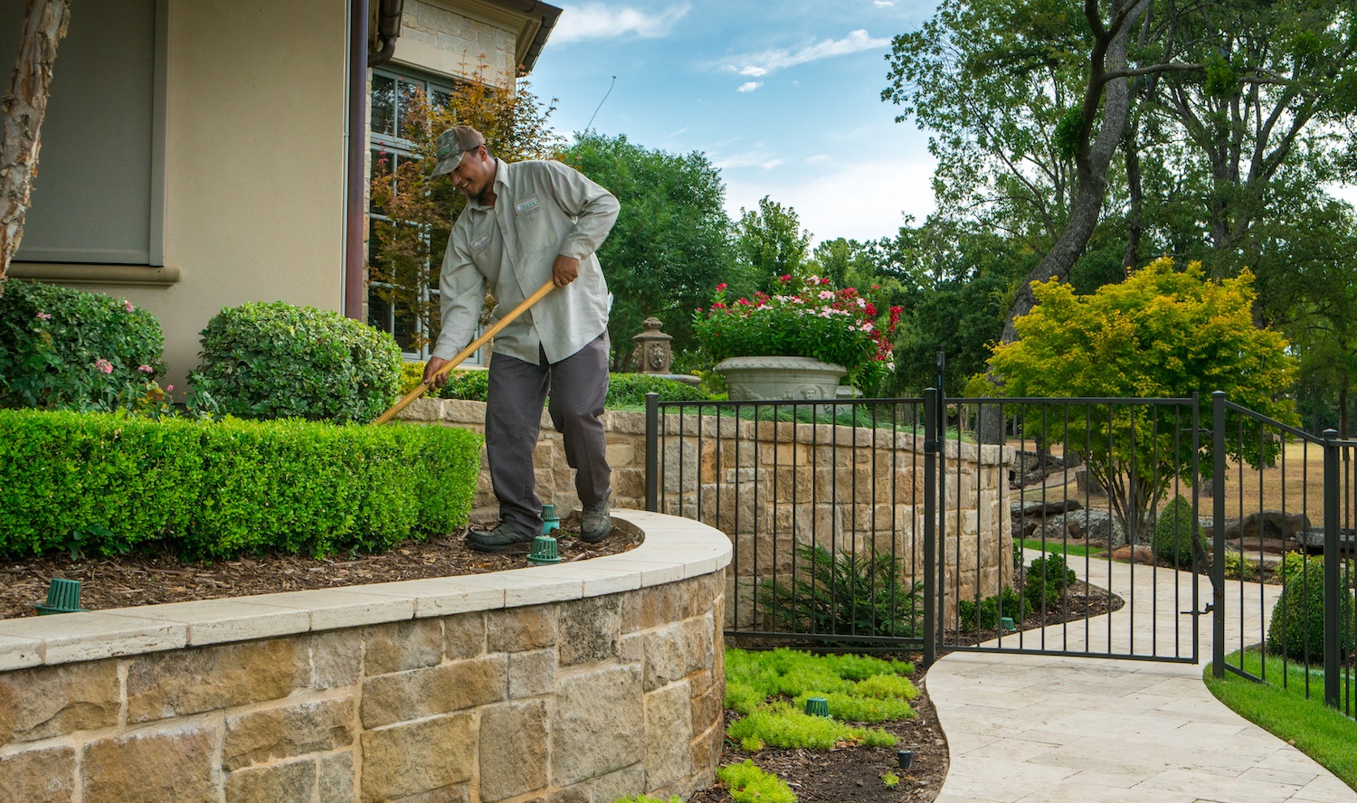 how much do landscapers make a day